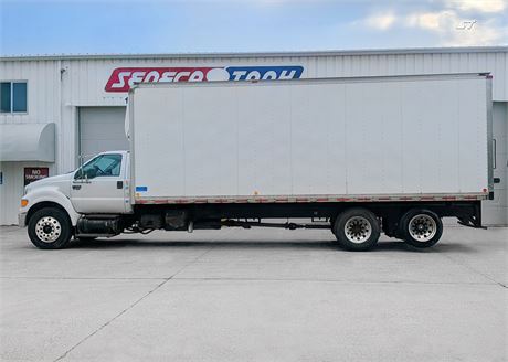 2011 Ford F-750 w/ 26' Box + 2 pumping systems